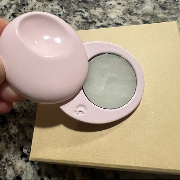 Glossier you solid - Picture 2 of 3